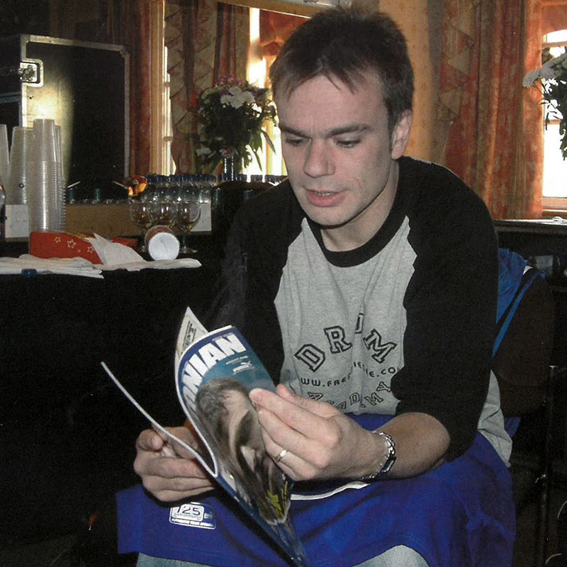 Damon Minchella browsing The Evertonian magazine in 2003